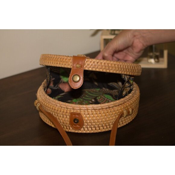 Authentic Bali Rattan Round Bag – Handwoven Ata Boho Purse with Batik Lining - Picture 13 of 16